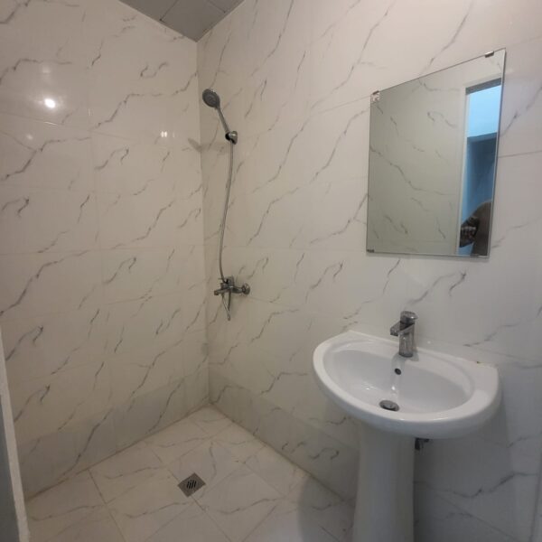 Fully Furnished Studio Apartment - Image 2
